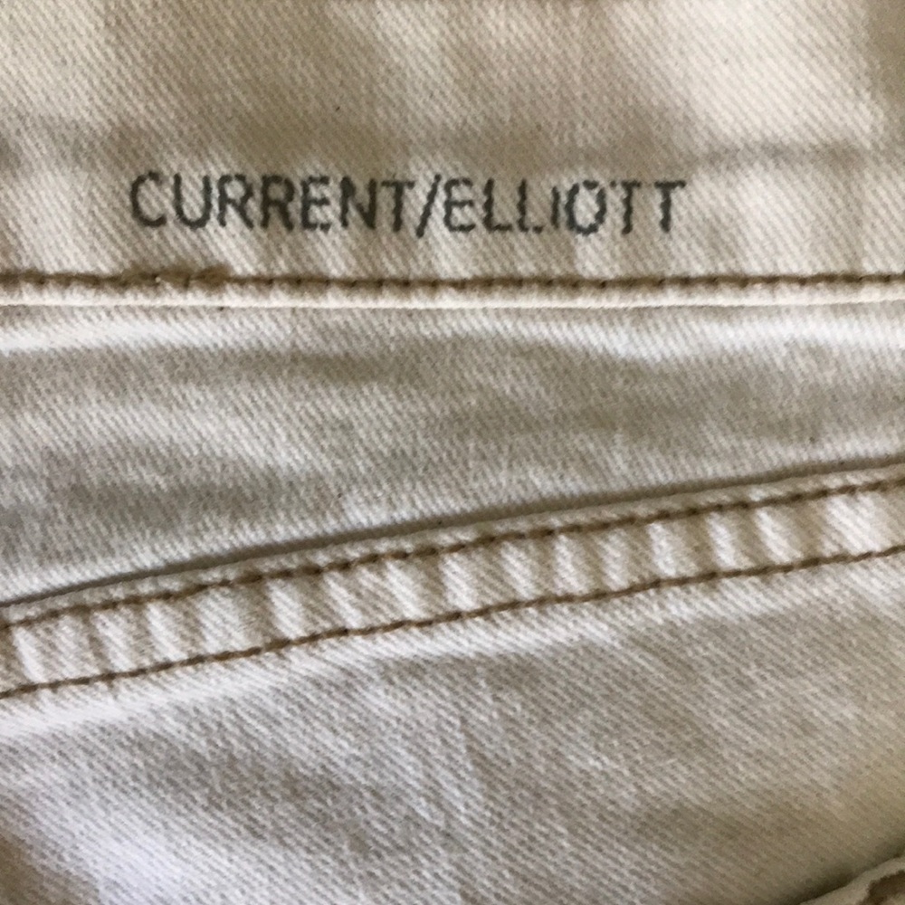I am selling a jeans